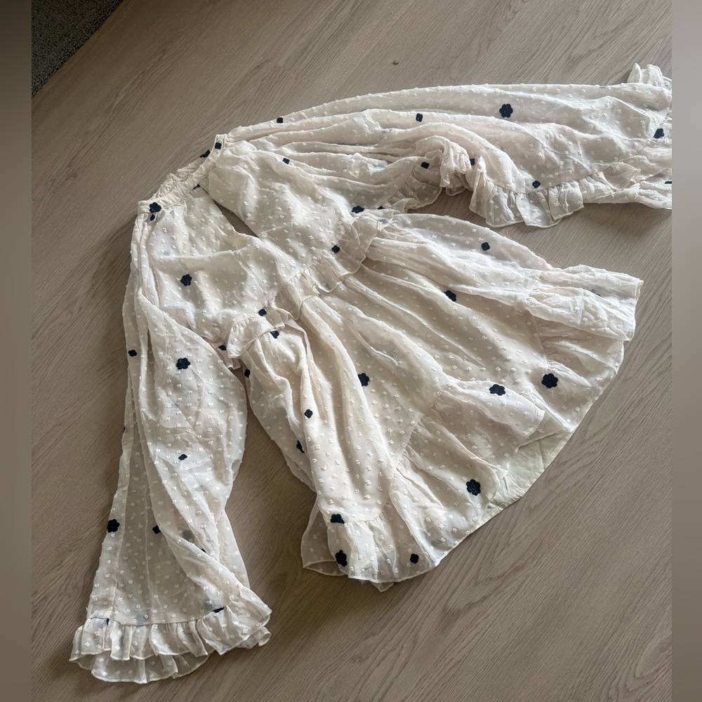 Lulu’s Swiss Dot Cape Sleeve Tiered Mini Dress Polka Dot | Large | NWT - Picture 2 of 9